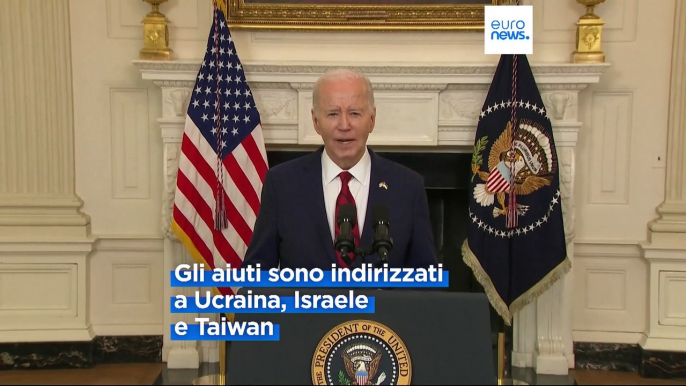 Ucraina, Biden firma il pacchetto di aiuti all'estero da 95 miliardi: "Armi già nelle prossime ore"