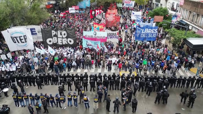 Marchas en Argentina en reclamo de alimentos para comedores populares