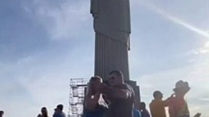 Casal de SC diverte seguidores dançando pelos pontos turísticos do Brasil