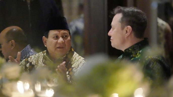 Momen Prabowo Subianto Bercengkrama dengan Elon Musk di Sela Acara WWF ke-10 di Bali