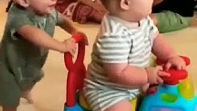 Lakdi Ki Kathi  Cute Baby Video  Cute Baby Funny Video #cutebaby #status #shortsfeed #ytshorts (720p)