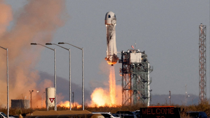 EN DIRECT - Blue Origin décolle vers l'espace avec un Français à bord