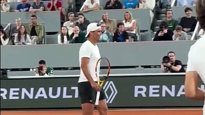 Nadal ne laisse rien passer à Roland Garros... Vérification du filet