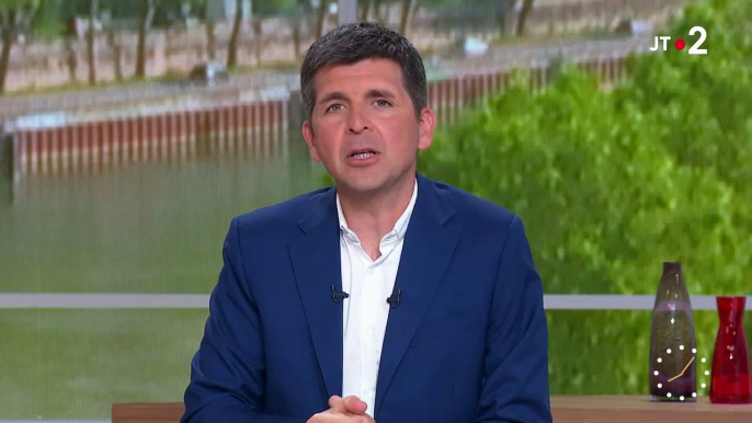 Le journaliste Thomas Sotto s’excuse ce matin après la diffusion dans "Télématin" sur France 2 d’un faux visuel du RN pour les européennes devant Marine Le Pen: "On n’a pas montré la bonne affiche" - Regardez