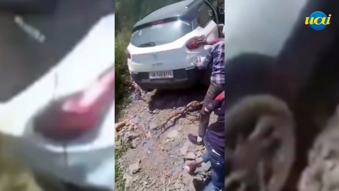 IMPRESSIONANTE: HOMEM ESCAPA DE CARRO DURANTE QUEDA DE PENHASCO