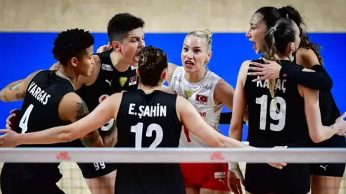 Türkiye-Brezilya voleybol maçı oynanıyor: İlk setin kazanan Brezilya