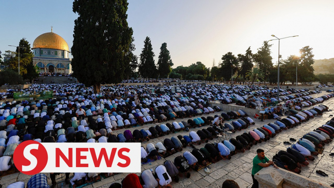 Thousands attend Eid al-Adha prayers at Al-Aqsa mosque