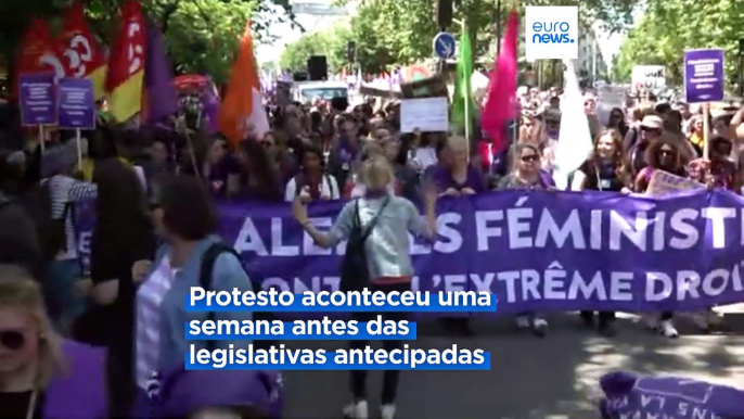 França: milhares de mulheres saem às ruas em protesto contra a extrema-direita