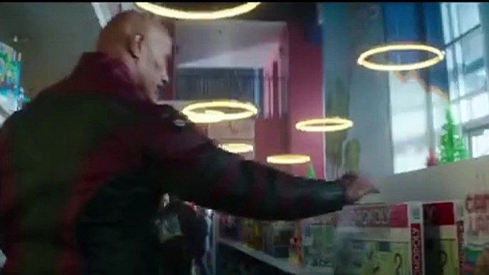 Dwayne Johnson et Chris Evans dans la bande-annonce complètement folle de Red One (VF)