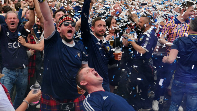 Tartan Army, Oranje-Party und ein Saxophonist: Die besten Fan-Momente der Gruppenphase