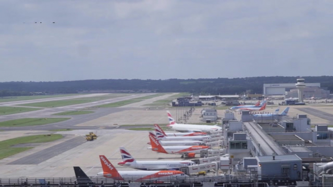 Gatwick Airport chaos as flights suspended and diverted after BA plane aborts takeoff