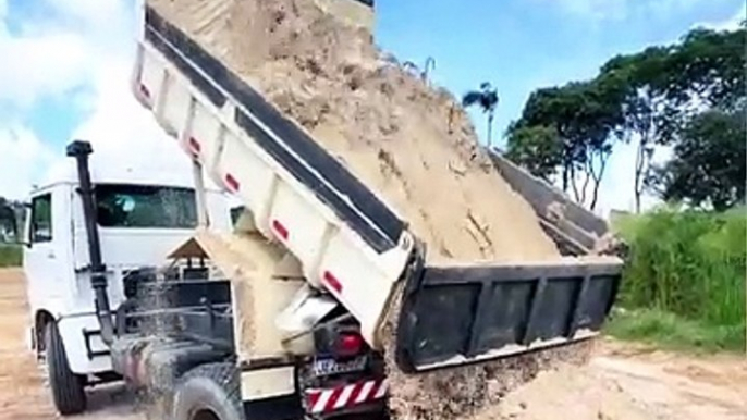 Dumper truck Sand unloading