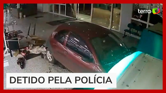 Homem persegue ex e invade mercado com carro em Santa Catarina