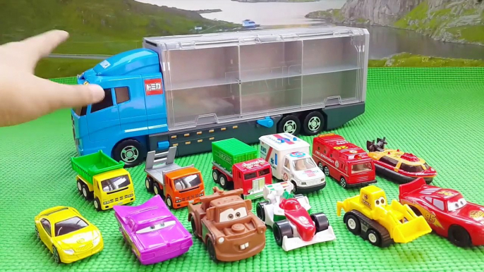 Disney Cars Tomica Truck Hauler Carry Case Display 12 Disney Cars 2 Toy Ambulance