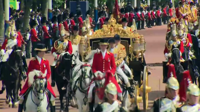 King and Queen return home after State Opening of Parliament