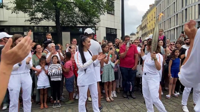 Pauline Lajambe (Le Creusot) porte la flamme olympique