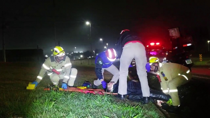 Motociclista fica ferido ao sofrer queda na BR-277, em Cascavel