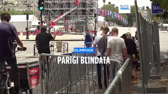 Olimpiadi di Parigi 2024, città blindata e controlli a tappeto: in mille interdetti dall'evento