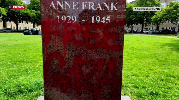 Une statue d'Anne Frank profanée à Amsterdam avec des inscriptions pro-palestiniennes