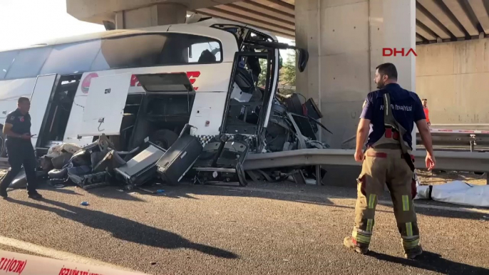 Ankara'da otobüs köprü ayağına çarptı: Çok sayıda yaralı var