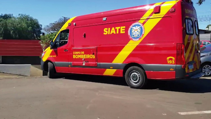 Homem é socorrido pelo Siate após sofrer queda em hangar particular de Cascavel