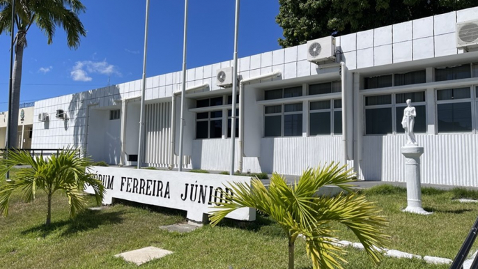 Justiça remarca júri de irmãos que tiveram pai assassinado antes de julgamento no fórum de Cajazeiras