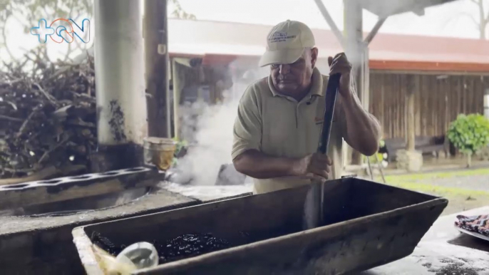 mqn-Chino y su misión de endulzar a turistas nacionales y extranjeros-140824