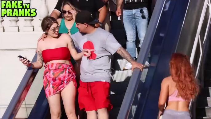 THE BEST ESCALATOR PRANKS!! ＊COUPLES REACTIONS＊