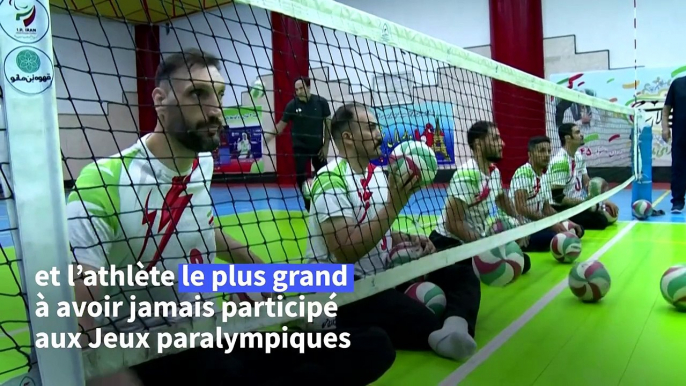 Paralympiques: le champion iranien "géant" de volley-ball assis prêt à affronter la Bosnie