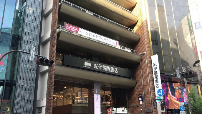 新宿駅（紀伊国屋書店、「ほぼ日」糸井重里vs「ふんばろう東日本支援プロジェクト」代表・西條剛央 『ぼくらがいまできること』）