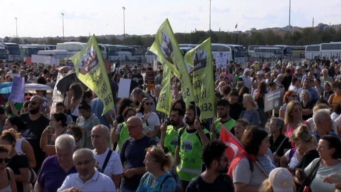 Sokak hayvanları yasa teklifi protesto edildi