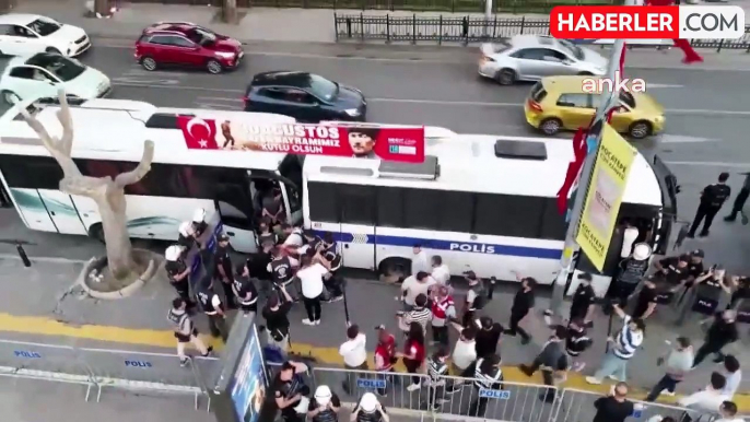 Dünya Barış Günü'nde Kadıköy'de yapılan basın açıklaması sonrası 12 kişi tutuklandı