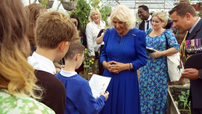 Queen gifted vegetables poem on RAF visit