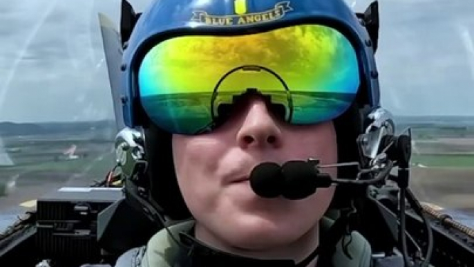 ‍ Rapid 10G Vertical Climb: Fighter Aircraft Student Pilot Passes Out