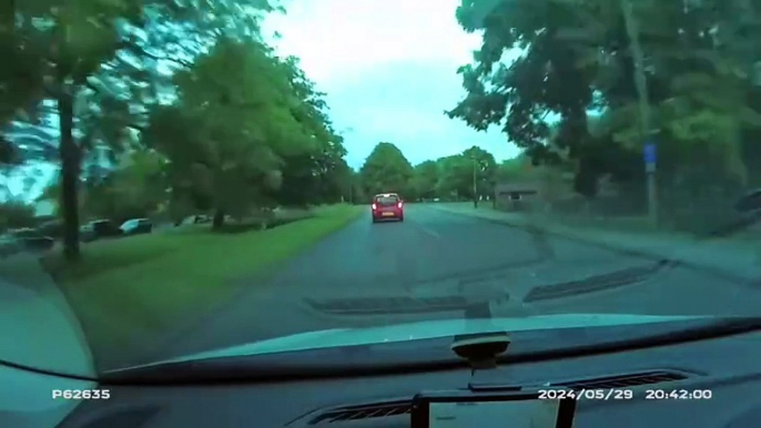 Police pursuit to catch dangerous driver