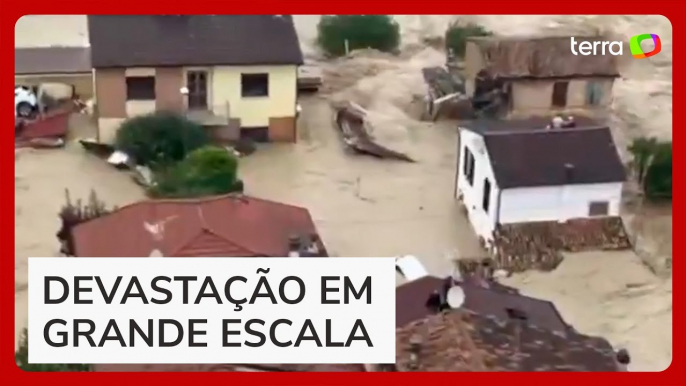 Mais de mil moradores são resgatados de enchentes após fortes chuvas na Itália