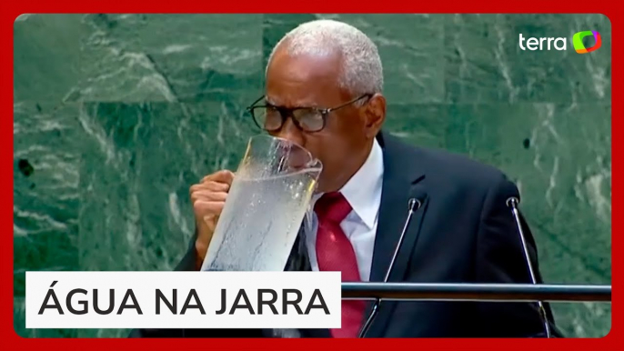 Representante do Haiti chama a atenção ao beber água em jarra na ONU