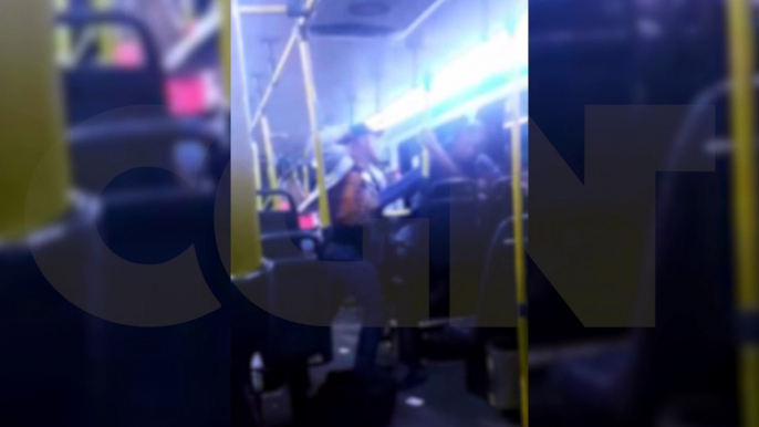 Passageiro flagra briga dentro de ônibus do transporte coletivo em Cascavel