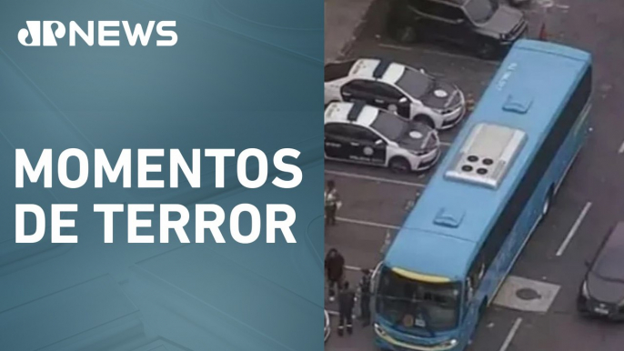 Criminosos sequestram ônibus e assaltam passageiros no RJ