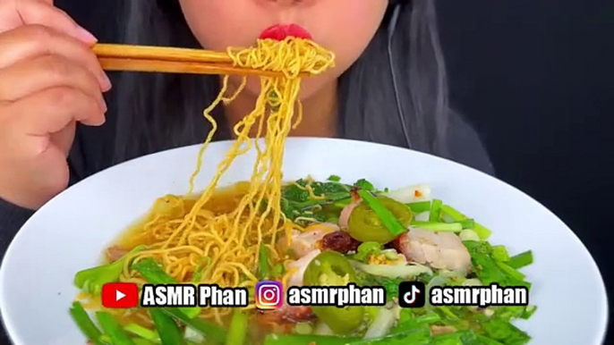 ASMR ROASTED PORK EGG NOODLE, GARLIC, CHIVES AND VEGGIES | EATING SOUNDS | MUKBANG | ASMR PHAN