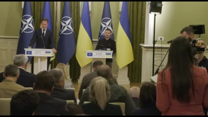 L'incontro a Kiev fra il segretario Nato Rutte e Zelensky