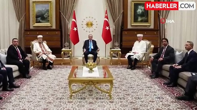 Cumhurbaşkanı Erdoğan, Batı Trakya Türk Azınlığı Danışma Kurulu Başkanı ve Gümülcine Seçilmiş Müftüsü İbrahim Şerif ile İskeçe Seçilmiş Müftüsü...