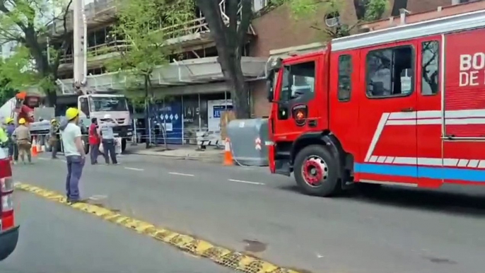 Caballito: al gimnasio vecino de una obra en construcción se le derrumbó el techo sobre la pileta