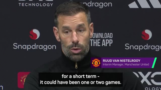 Van Nistelrooy expects to discover his Man United future on Monday