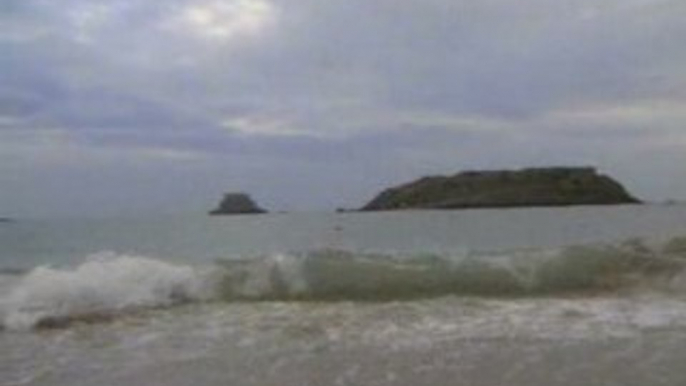 La mer  sur la plage du bon secourt a Saint Malo (35)