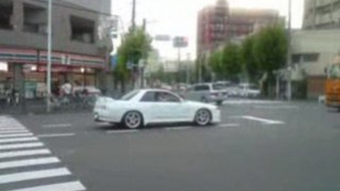 NISSAN SKYLINE BNR32 GTR - Minamisenju, TOKYO