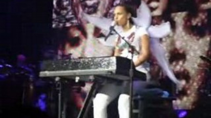 Alicia Keys - A Woman's Worth (Nantes 31/10/08)