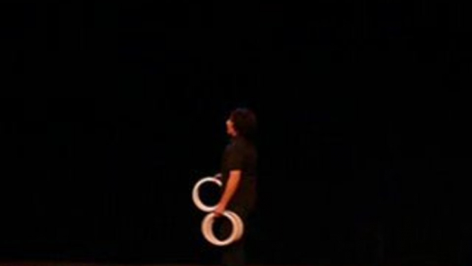 White circles juggling