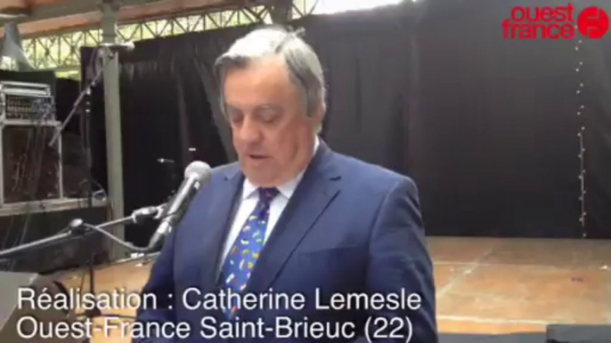 Le maire chante Brassens - Inauguration de l'espace Brassens