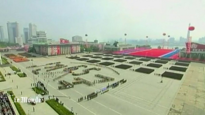 Parade militaire géante en Corée du Nord pour les 65 ans du pays
